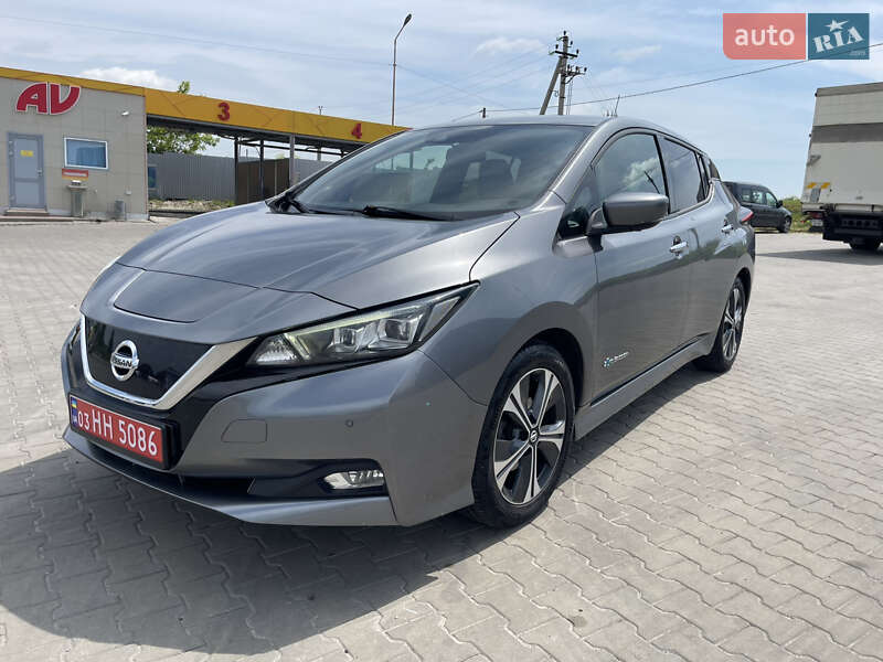Хэтчбек Nissan Leaf 2018 в 