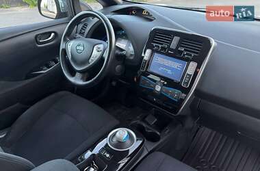 Хэтчбек Nissan Leaf 2013 в 