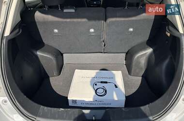Хэтчбек Nissan Leaf 2015 в 