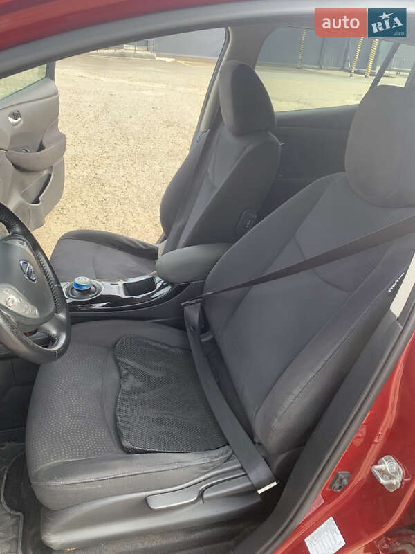 Хэтчбек Nissan Leaf 2017 в Южном