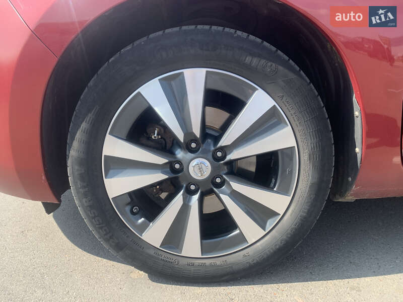 Хэтчбек Nissan Leaf 2017 в Южном