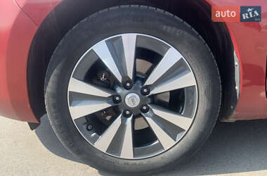 Хэтчбек Nissan Leaf 2017 в 