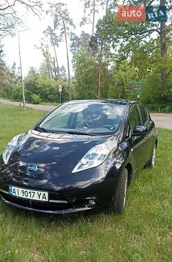 Хетчбек Nissan Leaf 2012 в Горенці