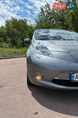 Хэтчбек Nissan Leaf 2016 в 