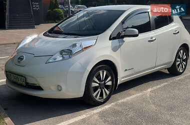 Хэтчбек Nissan Leaf 2016 в 