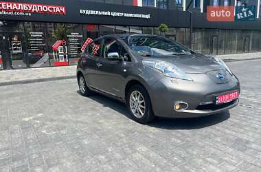 Хэтчбек Nissan Leaf 2013 в 