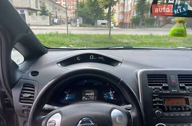 Хэтчбек Nissan Leaf 2013 в 