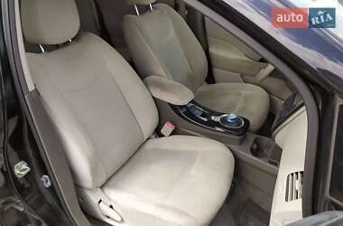Хэтчбек Nissan Leaf 2012 в 