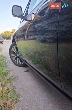 Хэтчбек Nissan Leaf 2013 в 