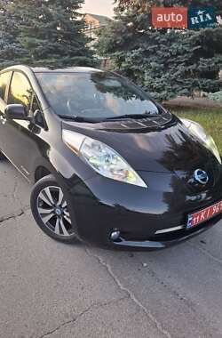 Хэтчбек Nissan Leaf 2013 в 