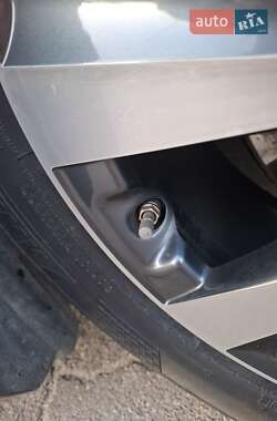 Хэтчбек Nissan Leaf 2013 в 
