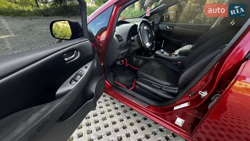 Хетчбек Nissan Leaf 2013 в Тульчині