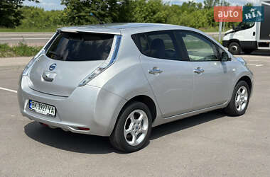 Хэтчбек Nissan Leaf 2012 в 