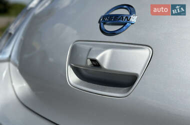 Хэтчбек Nissan Leaf 2012 в 