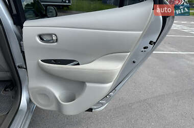 Хэтчбек Nissan Leaf 2012 в 