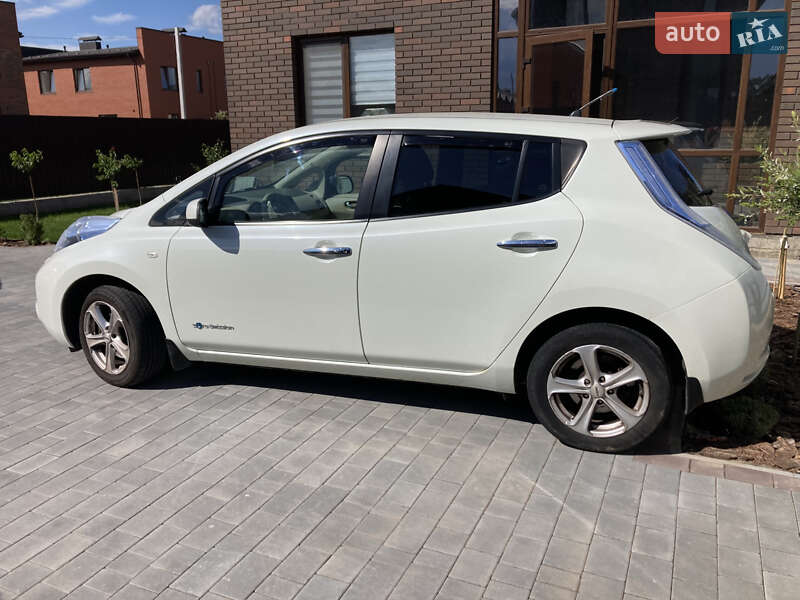 Хэтчбек Nissan Leaf 2012 в Виннице