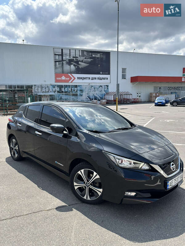 Хэтчбек Nissan Leaf 2018 в Днепре