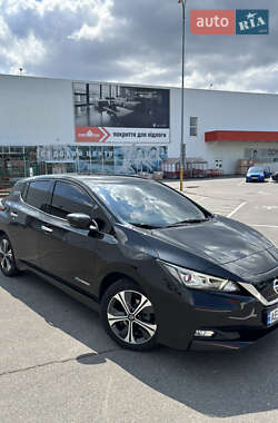Хэтчбек Nissan Leaf 2018 в 