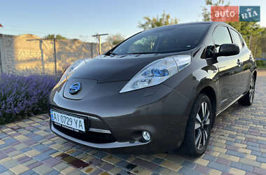 Хэтчбек Nissan Leaf 2015 в 