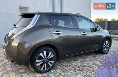 Хэтчбек Nissan Leaf 2015 в 