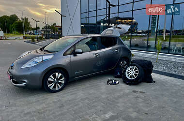 Хетчбек Nissan Leaf 2014 в 