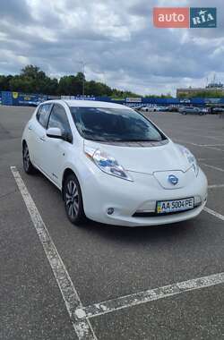 Хэтчбек Nissan Leaf 2015 в Киеве