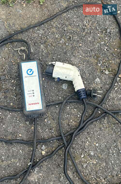 Хэтчбек Nissan Leaf 2010 в 