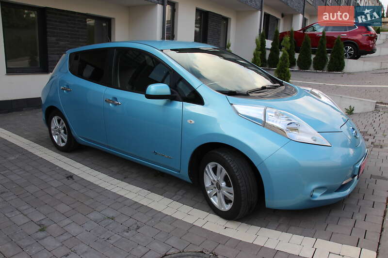 Хетчбек Nissan Leaf 2016 в Чернівцях