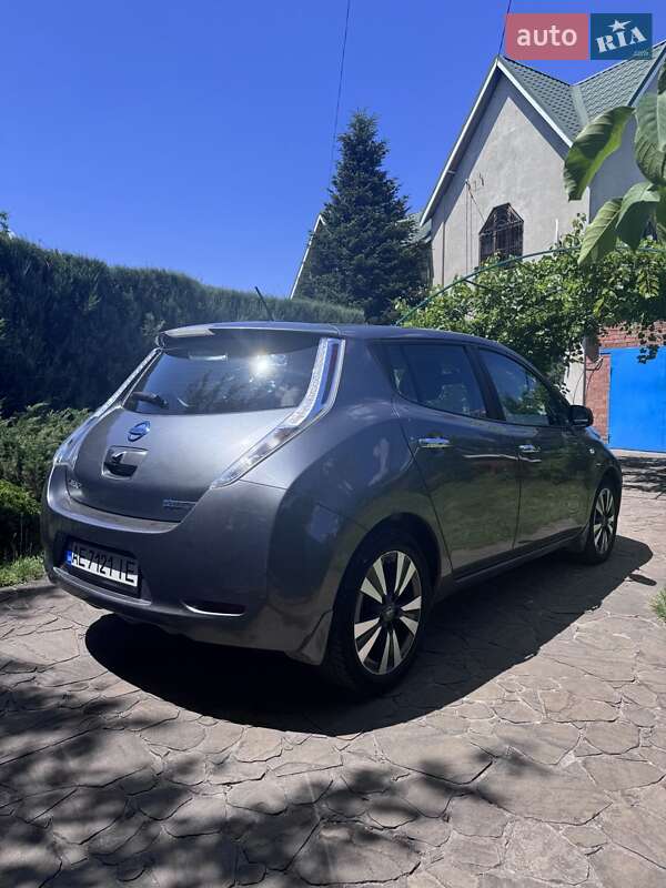 Хетчбек Nissan Leaf 2016 в Дніпрі