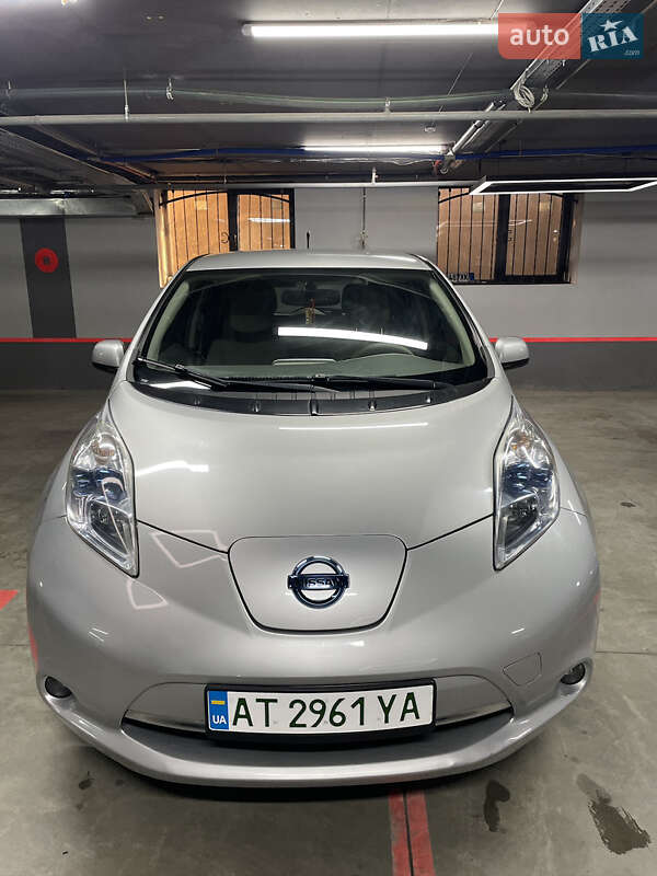 Хэтчбек Nissan Leaf 2011 в Ивано-Франковске