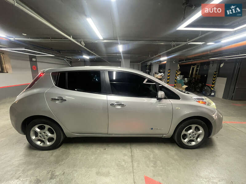 Хэтчбек Nissan Leaf 2011 в Ивано-Франковске