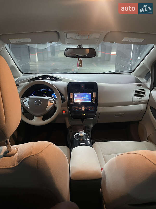 Хэтчбек Nissan Leaf 2011 в Ивано-Франковске