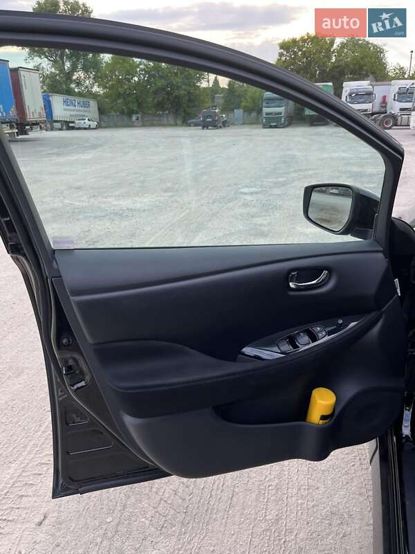 Хетчбек Nissan Leaf 2018 в Кам'янець-Подільському