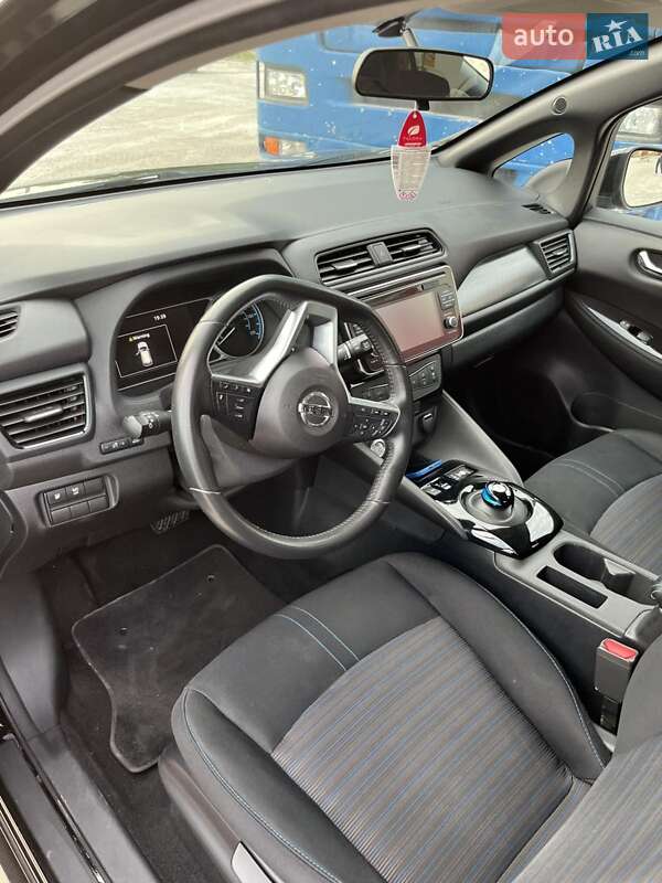 Хетчбек Nissan Leaf 2018 в Кам'янець-Подільському