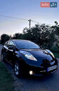 Хэтчбек Nissan Leaf 2012 в Дубно