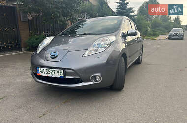 Хэтчбек Nissan Leaf 2016 в Святопетровское