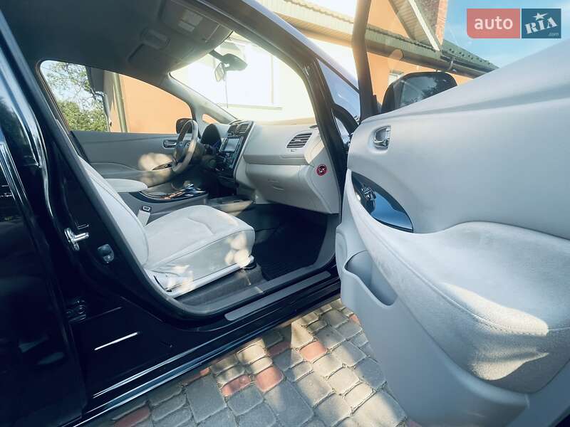 Хетчбек Nissan Leaf 2012 в Любомлі