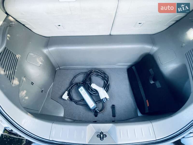 Хетчбек Nissan Leaf 2012 в Любомлі