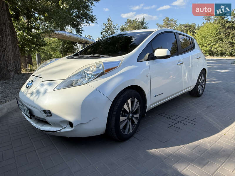 Хэтчбек Nissan Leaf 2013 в Днепре