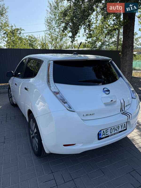 Хэтчбек Nissan Leaf 2013 в Днепре