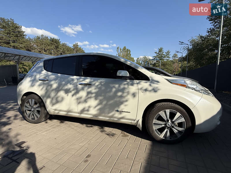 Хэтчбек Nissan Leaf 2013 в Днепре
