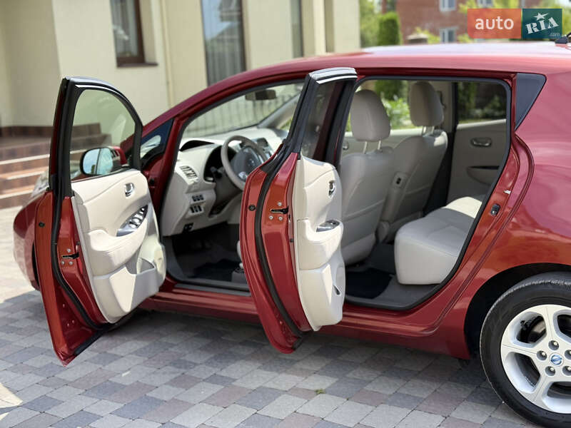Хетчбек Nissan Leaf 2012 в Івано-Франківську