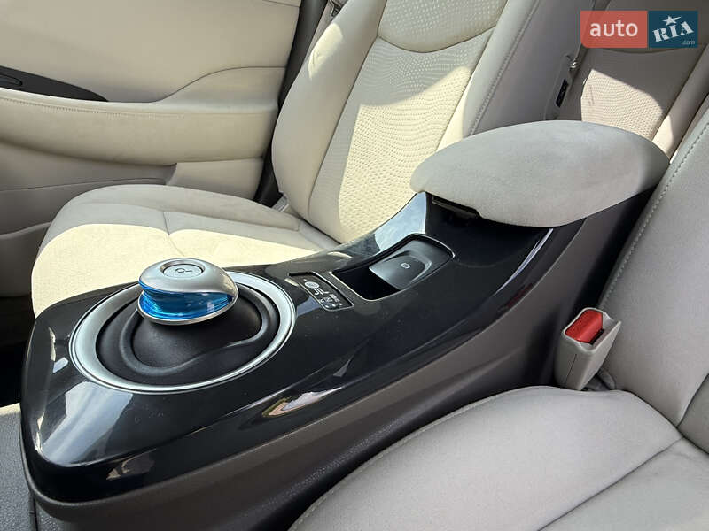 Хетчбек Nissan Leaf 2012 в Івано-Франківську