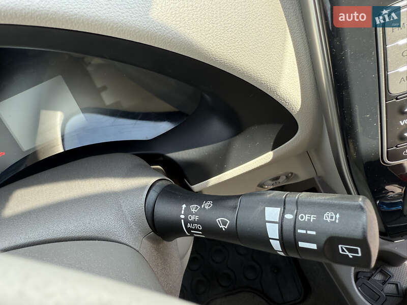 Хетчбек Nissan Leaf 2012 в Івано-Франківську