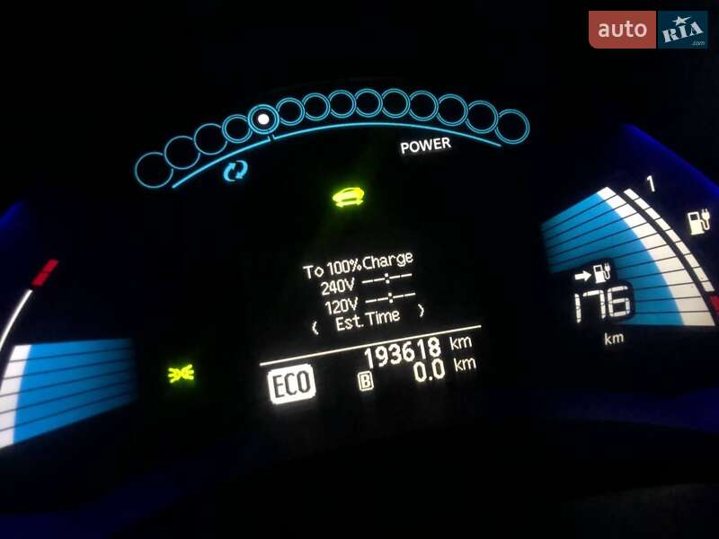 Хэтчбек Nissan Leaf 2011 в 