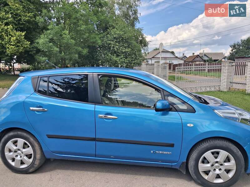 Хэтчбек Nissan Leaf 2012 в Владимире