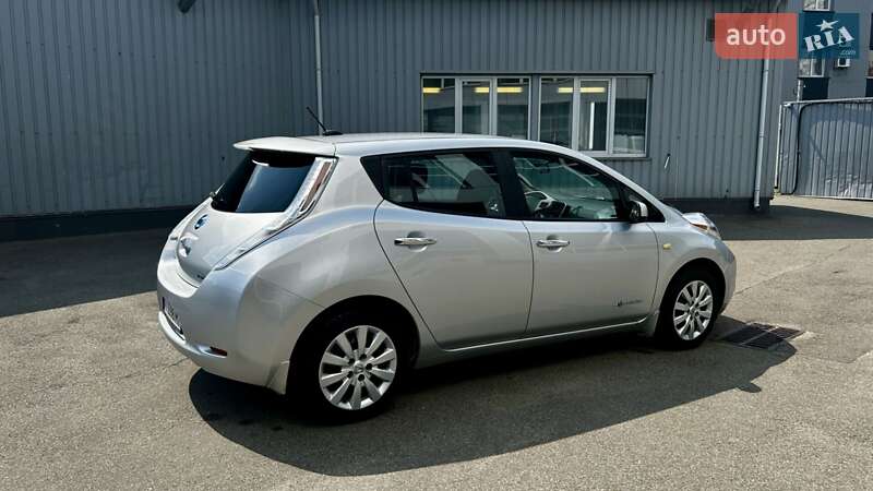 Хетчбек Nissan Leaf 2015 в Києві