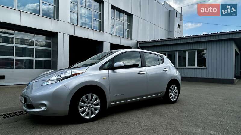 Хетчбек Nissan Leaf 2015 в Києві