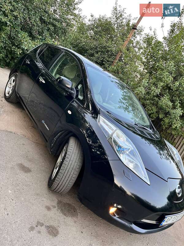 Хетчбек Nissan Leaf 2012 в Дніпрі