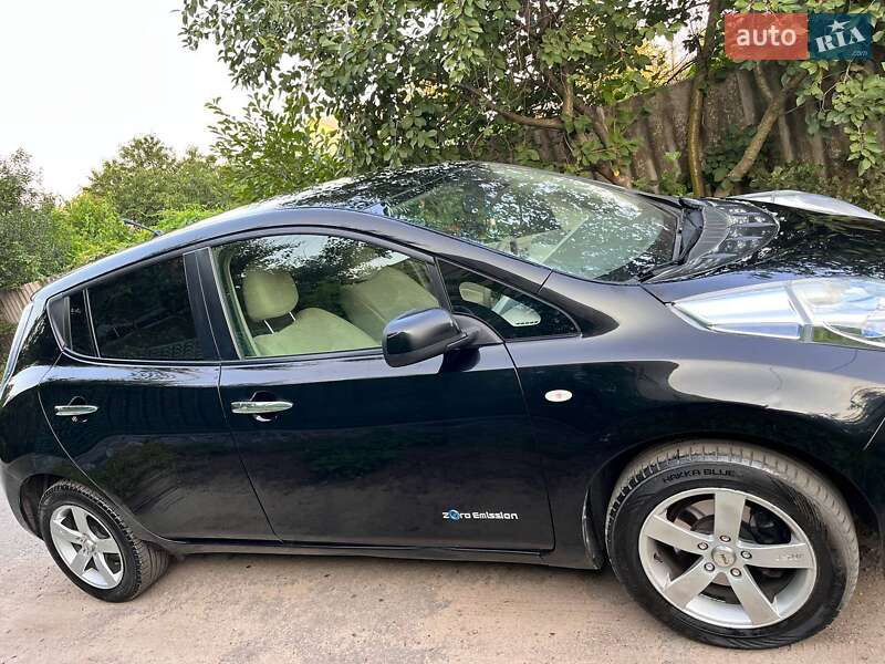 Хетчбек Nissan Leaf 2012 в Дніпрі